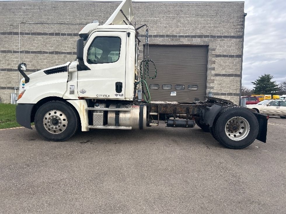 Day Cab Tractor-Heavy Duty Tractors-Freightliner-2019-T12642ST-Elmira-NY-430,973\n\t\tmiles-$ 31,250 - Image 4
