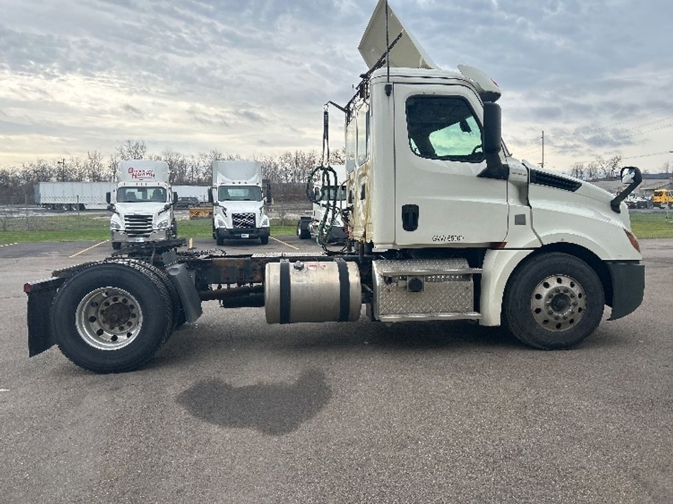 Day Cab Tractor-Heavy Duty Tractors-Freightliner-2019-T12642ST-Elmira-NY-430,973\n\t\tmiles-$ 31,250 - Image 8