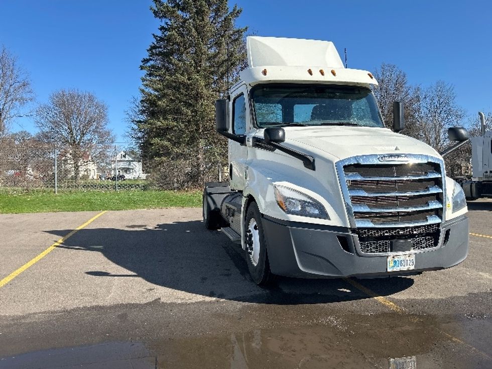 Day Cab Tractor-Heavy Duty Tractors-Freightliner-2019-T12642ST-Elmira-NY-457,207\n\t\tmiles-$ 27,000 - Image 1