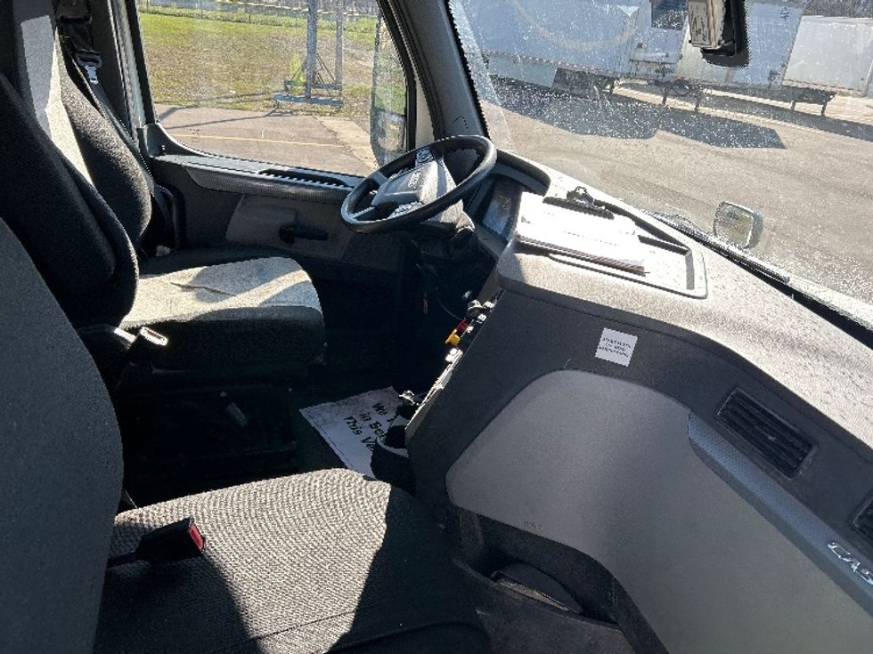 Day Cab Tractor-Heavy Duty Tractors-Freightliner-2019-T12642ST-Elmira-NY-457,207\n\t\tmiles-$ 27,000 - Image 11