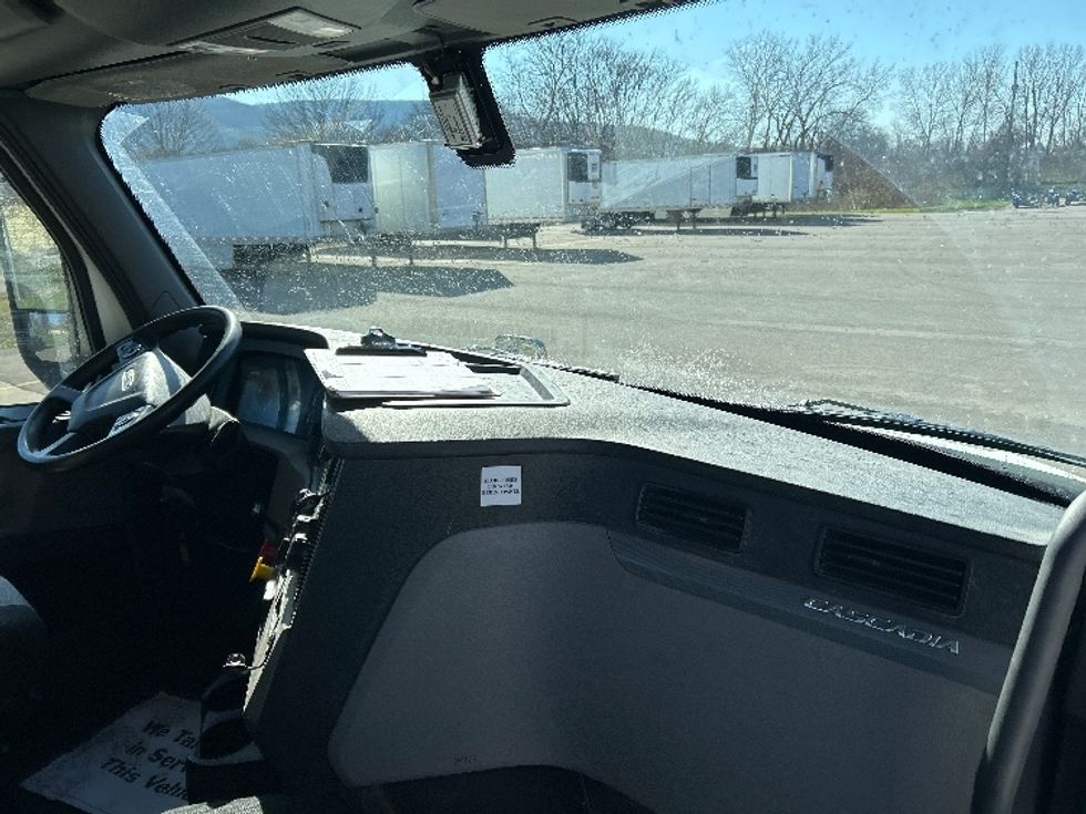 Day Cab Tractor-Heavy Duty Tractors-Freightliner-2019-T12642ST-Elmira-NY-457,207\n\t\tmiles-$ 27,000 - Image 14