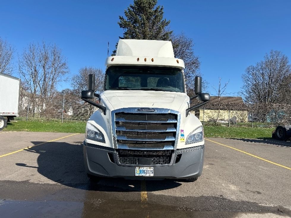 Day Cab Tractor-Heavy Duty Tractors-Freightliner-2019-T12642ST-Elmira-NY-457,207\n\t\tmiles-$ 27,000 - Image 2