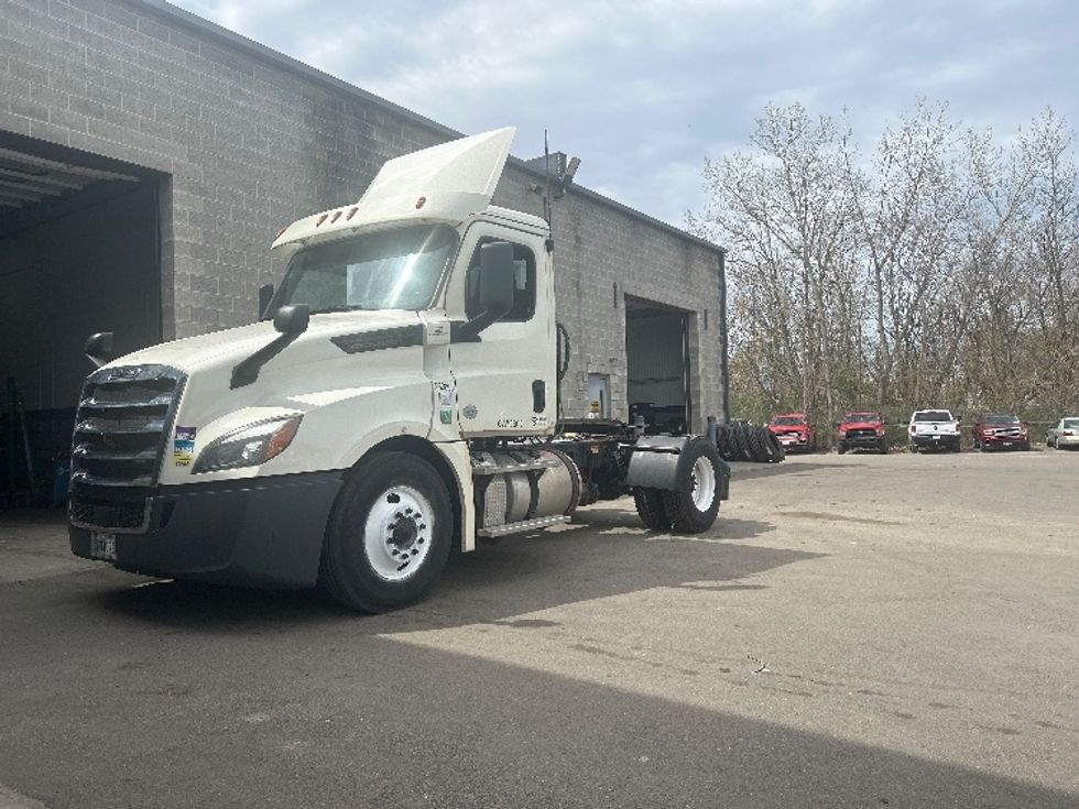 Day Cab Tractor-Heavy Duty Tractors-Freightliner-2019-T12642ST-Elmira-NY-457,207\n\t\tmiles-$ 27,000 - Image 3