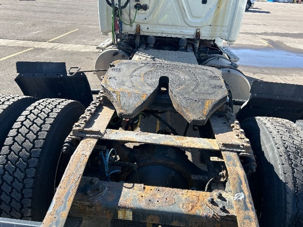 Day Cab Tractor-Heavy Duty Tractors-Freightliner-2019-T12642ST-Elmira-NY-457,207\n\t\tmiles-$ 27,000 - Image 6