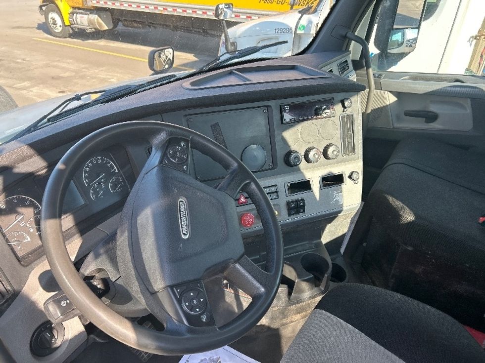 Day Cab Tractor-Heavy Duty Tractors-Freightliner-2019-T12642ST-Elmira-NY-478,902\n\t\tmiles-$ 27,000 - Image 10