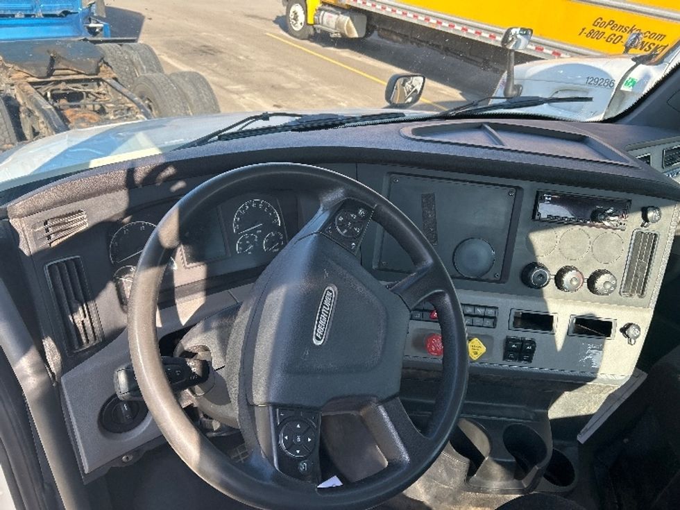 Day Cab Tractor-Heavy Duty Tractors-Freightliner-2019-T12642ST-Elmira-NY-478,902\n\t\tmiles-$ 27,000 - Image 11