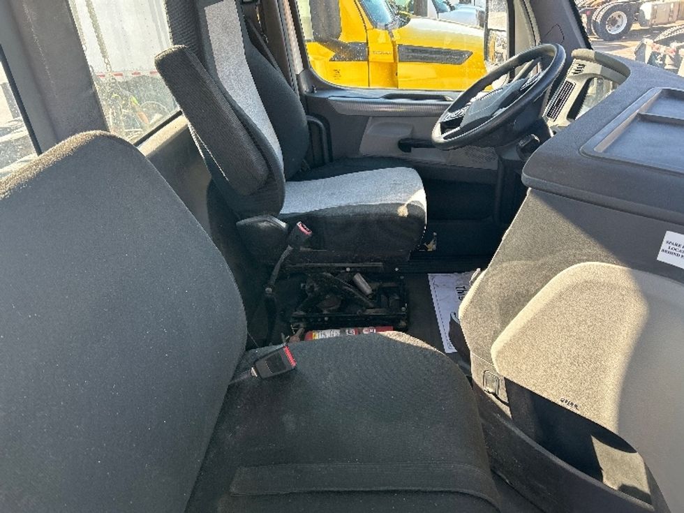 Day Cab Tractor-Heavy Duty Tractors-Freightliner-2019-T12642ST-Elmira-NY-478,902\n\t\tmiles-$ 27,000 - Image 13