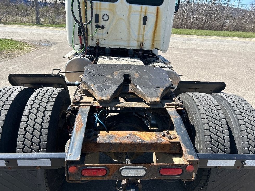 Day Cab Tractor-Heavy Duty Tractors-Freightliner-2019-T12642ST-Elmira-NY-478,902\n\t\tmiles-$ 27,000 - Image 6