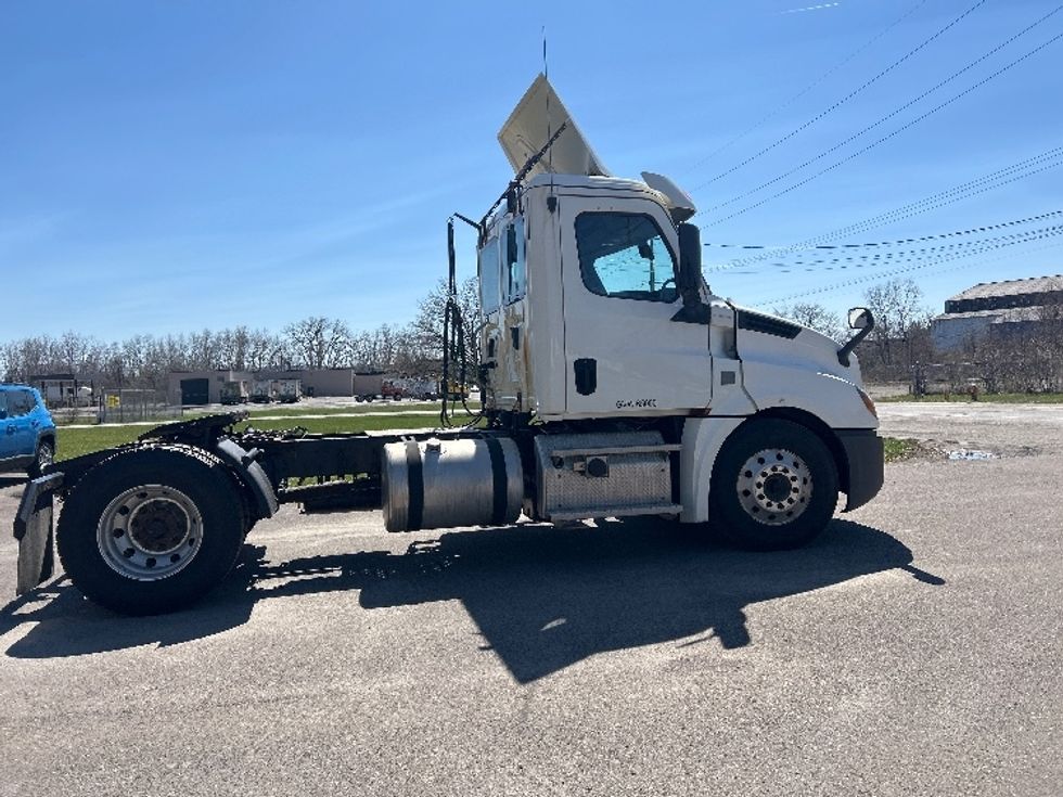 Day Cab Tractor-Heavy Duty Tractors-Freightliner-2019-T12642ST-Elmira-NY-478,902\n\t\tmiles-$ 27,000 - Image 8