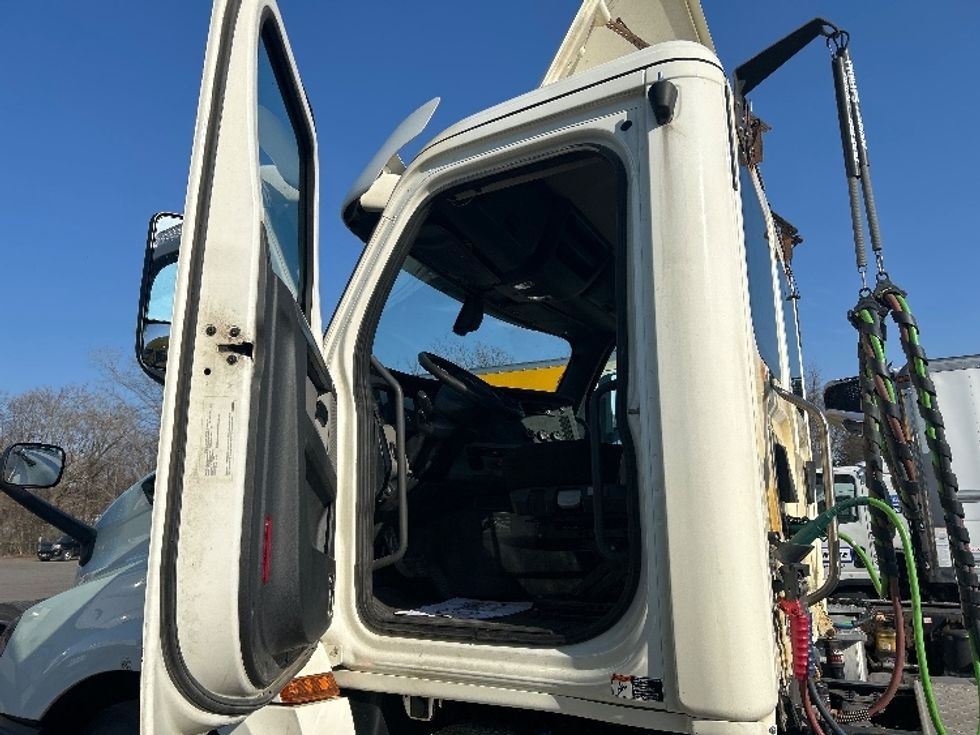 Day Cab Tractor-Heavy Duty Tractors-Freightliner-2019-T12642ST-Elmira-NY-478,902\n\t\tmiles-$ 27,000 - Image 9