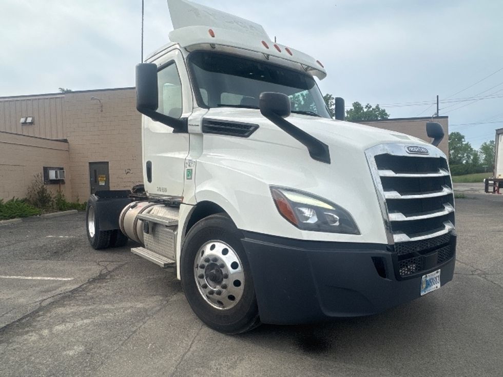 Day Cab Tractor-Heavy Duty Tractors-Freightliner-2019-T12642ST-Elmira-NY-483,119\n\t\tmiles-$ 32,000 - Image 1