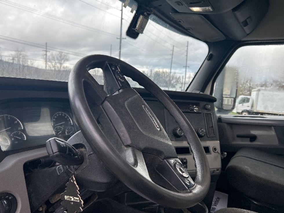 Day Cab Tractor-Heavy Duty Tractors-Freightliner-2019-T12642ST-Elmira-NY-483,119\n\t\tmiles-$ 32,000 - Image 10
