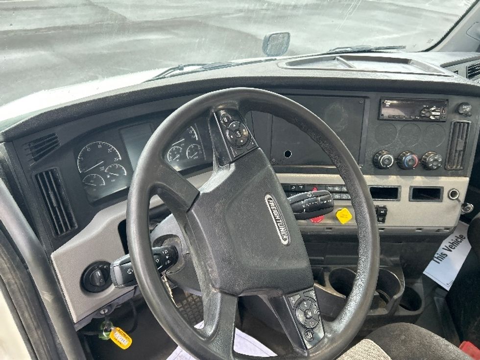 Day Cab Tractor-Heavy Duty Tractors-Freightliner-2019-T12642ST-Elmira-NY-483,119\n\t\tmiles-$ 32,000 - Image 11