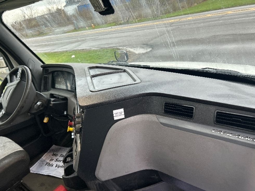 Day Cab Tractor-Heavy Duty Tractors-Freightliner-2019-T12642ST-Elmira-NY-483,119\n\t\tmiles-$ 32,000 - Image 13