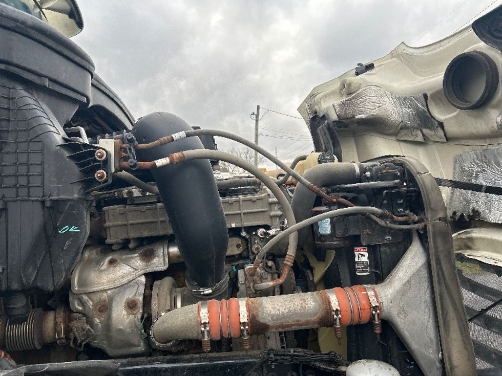 Day Cab Tractor-Heavy Duty Tractors-Freightliner-2019-T12642ST-Elmira-NY-483,119\n\t\tmiles-$ 32,000 - Image 15