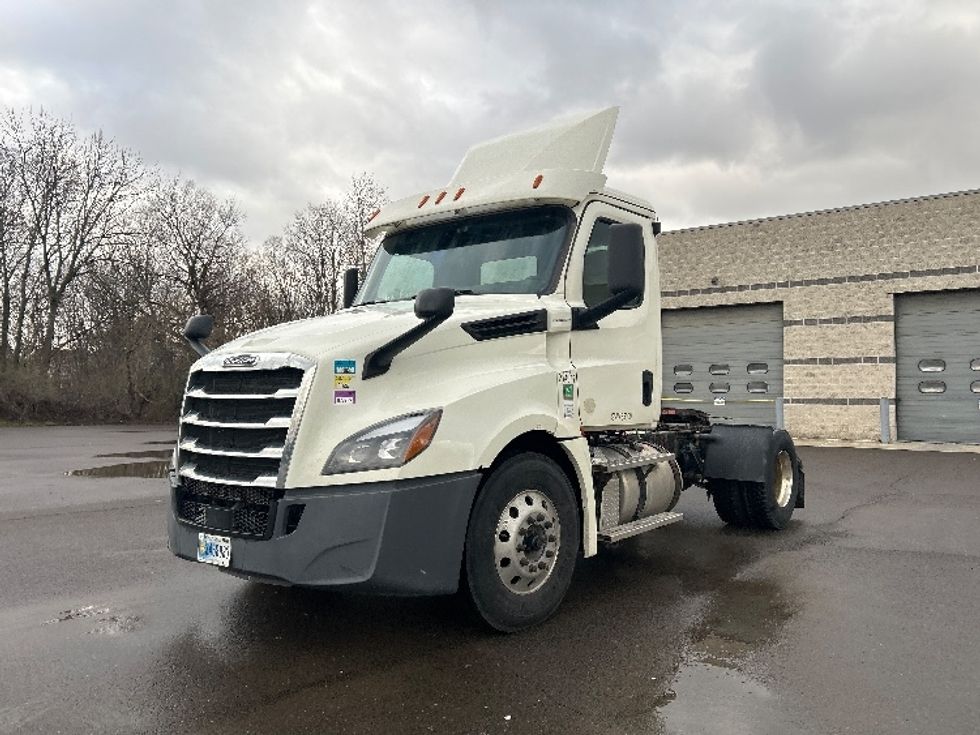 Day Cab Tractor-Heavy Duty Tractors-Freightliner-2019-T12642ST-Elmira-NY-483,119\n\t\tmiles-$ 32,000 - Image 3