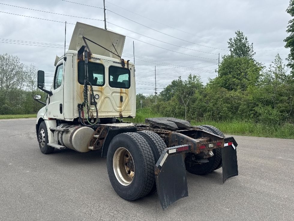 Day Cab Tractor-Heavy Duty Tractors-Freightliner-2019-T12642ST-Elmira-NY-483,119\n\t\tmiles-$ 32,000 - Image 5