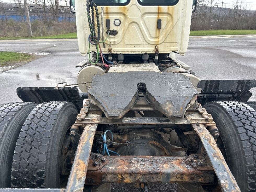 Day Cab Tractor-Heavy Duty Tractors-Freightliner-2019-T12642ST-Elmira-NY-483,119\n\t\tmiles-$ 32,000 - Image 6