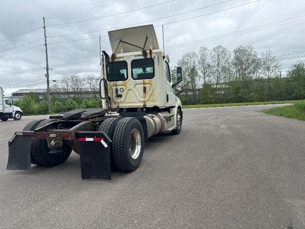 Day Cab Tractor-Heavy Duty Tractors-Freightliner-2019-T12642ST-Elmira-NY-483,119\n\t\tmiles-$ 32,000 - Image 7