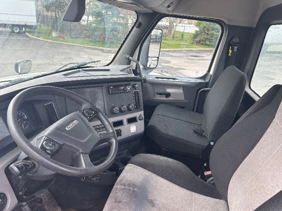 Day Cab Tractor-Heavy Duty Tractors-Freightliner-2019-T12642ST-Elmira-NY-509,251\n\t\tmiles-$ 29,750 - Image 10