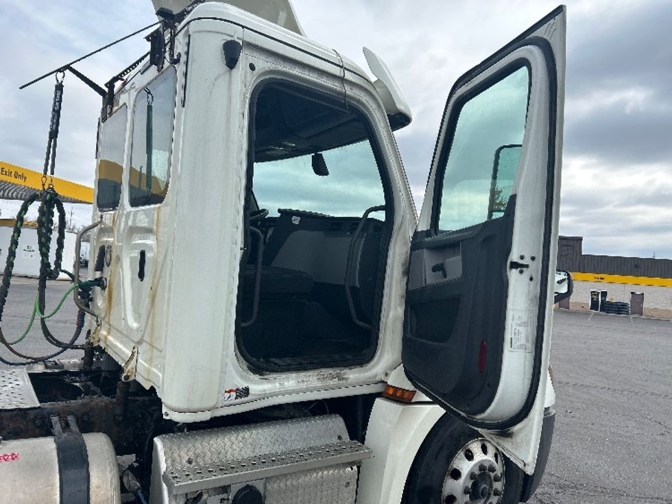 Day Cab Tractor-Heavy Duty Tractors-Freightliner-2019-T12642ST-Elmira-NY-509,251\n\t\tmiles-$ 29,750 - Image 12