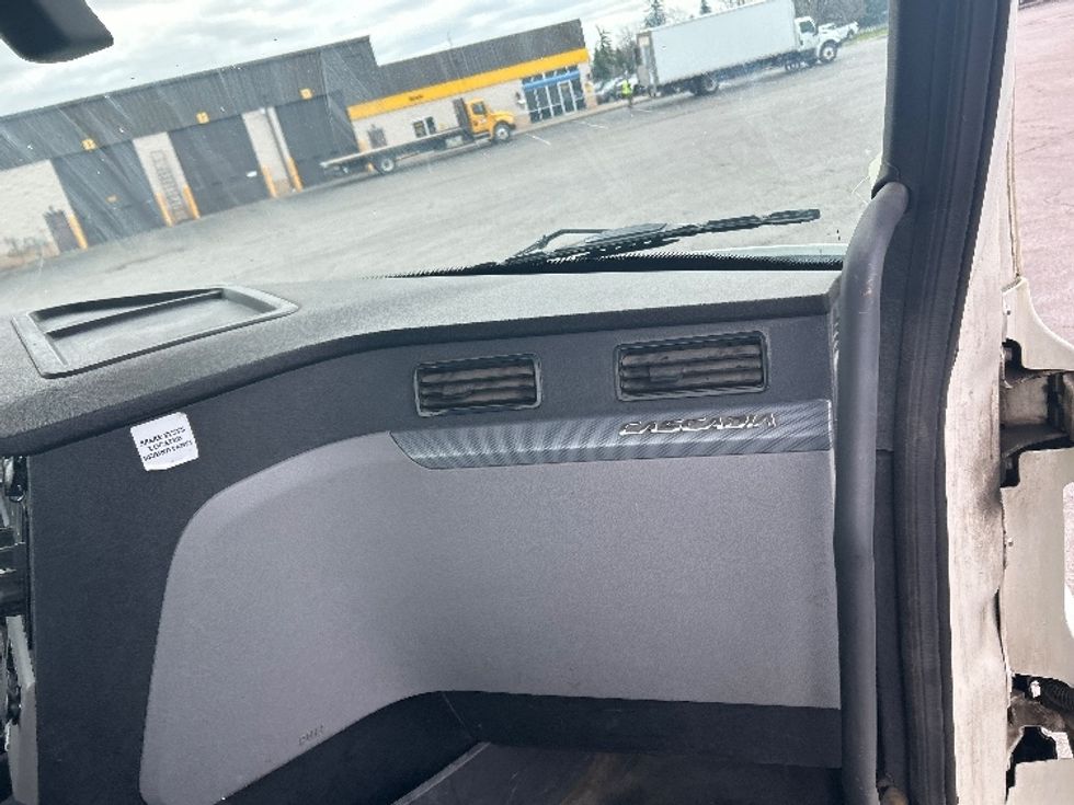 Day Cab Tractor-Heavy Duty Tractors-Freightliner-2019-T12642ST-Elmira-NY-509,251\n\t\tmiles-$ 29,750 - Image 13