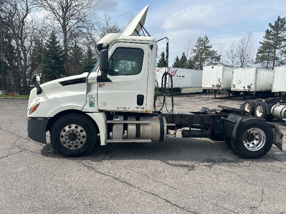 Day Cab Tractor-Heavy Duty Tractors-Freightliner-2019-T12642ST-Elmira-NY-509,251\n\t\tmiles-$ 29,750 - Image 4
