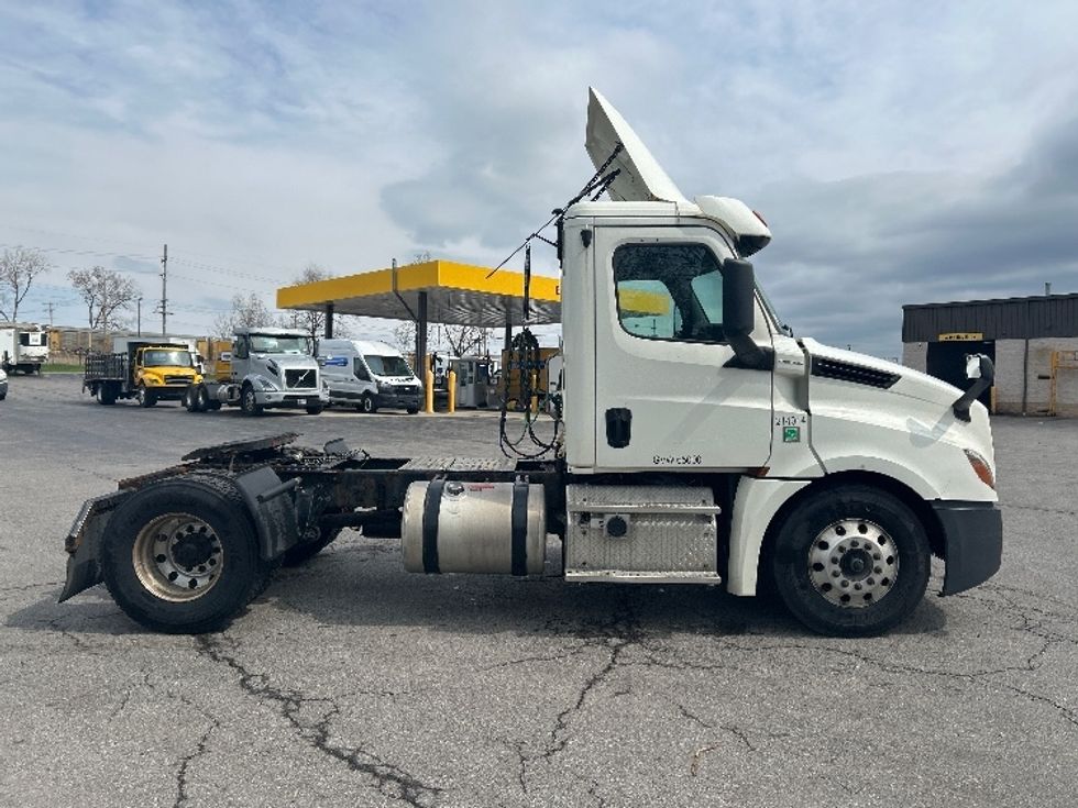 Day Cab Tractor-Heavy Duty Tractors-Freightliner-2019-T12642ST-Elmira-NY-509,251\n\t\tmiles-$ 29,750 - Image 8