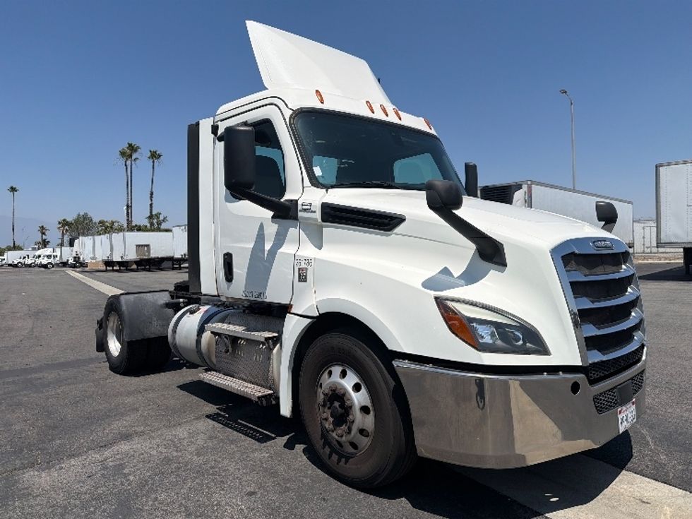 Day Cab Tractor-Heavy Duty Tractors-Freightliner-2019-T12642ST-Fontana-CA-266,467\n\t\tmiles-$ 44,250 - Image 1
