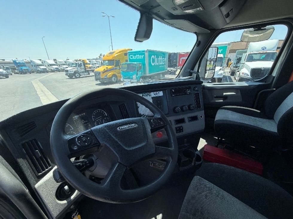 Day Cab Tractor-Heavy Duty Tractors-Freightliner-2019-T12642ST-Fontana-CA-266,467\n\t\tmiles-$ 44,250 - Image 10