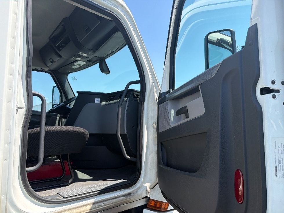 Day Cab Tractor-Heavy Duty Tractors-Freightliner-2019-T12642ST-Fontana-CA-266,467\n\t\tmiles-$ 44,250 - Image 11