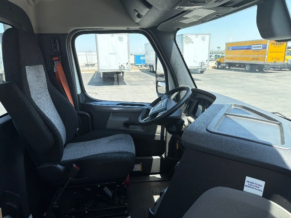 Day Cab Tractor-Heavy Duty Tractors-Freightliner-2019-T12642ST-Fontana-CA-266,467\n\t\tmiles-$ 44,250 - Image 13