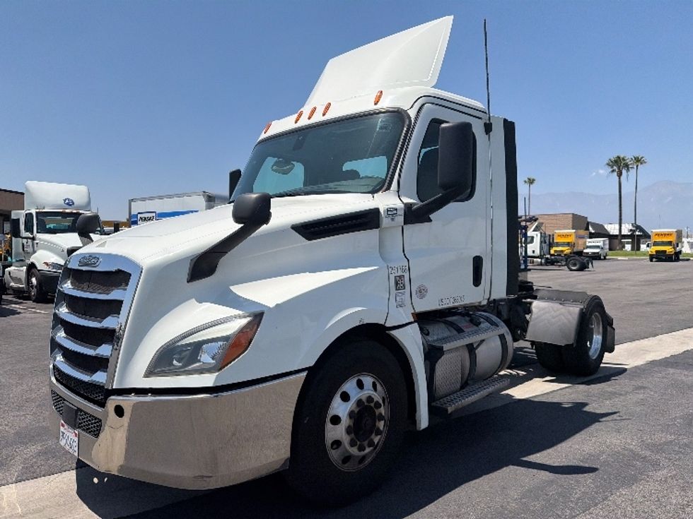 Day Cab Tractor-Heavy Duty Tractors-Freightliner-2019-T12642ST-Fontana-CA-266,467\n\t\tmiles-$ 44,250 - Image 3