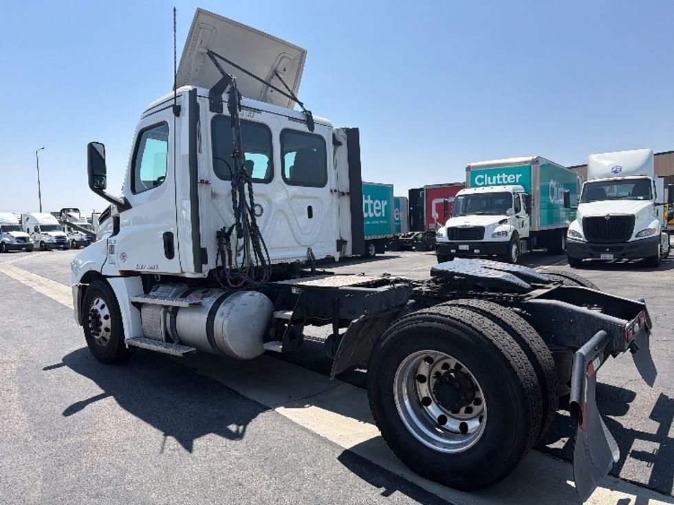 Day Cab Tractor-Heavy Duty Tractors-Freightliner-2019-T12642ST-Fontana-CA-266,467\n\t\tmiles-$ 44,250 - Image 5