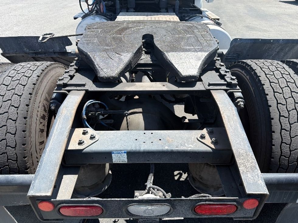 Day Cab Tractor-Heavy Duty Tractors-Freightliner-2019-T12642ST-Fontana-CA-266,467\n\t\tmiles-$ 44,250 - Image 6