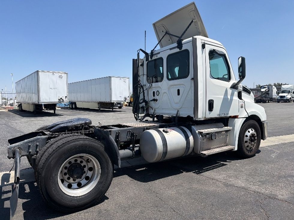 Day Cab Tractor-Heavy Duty Tractors-Freightliner-2019-T12642ST-Fontana-CA-266,467\n\t\tmiles-$ 44,250 - Image 7
