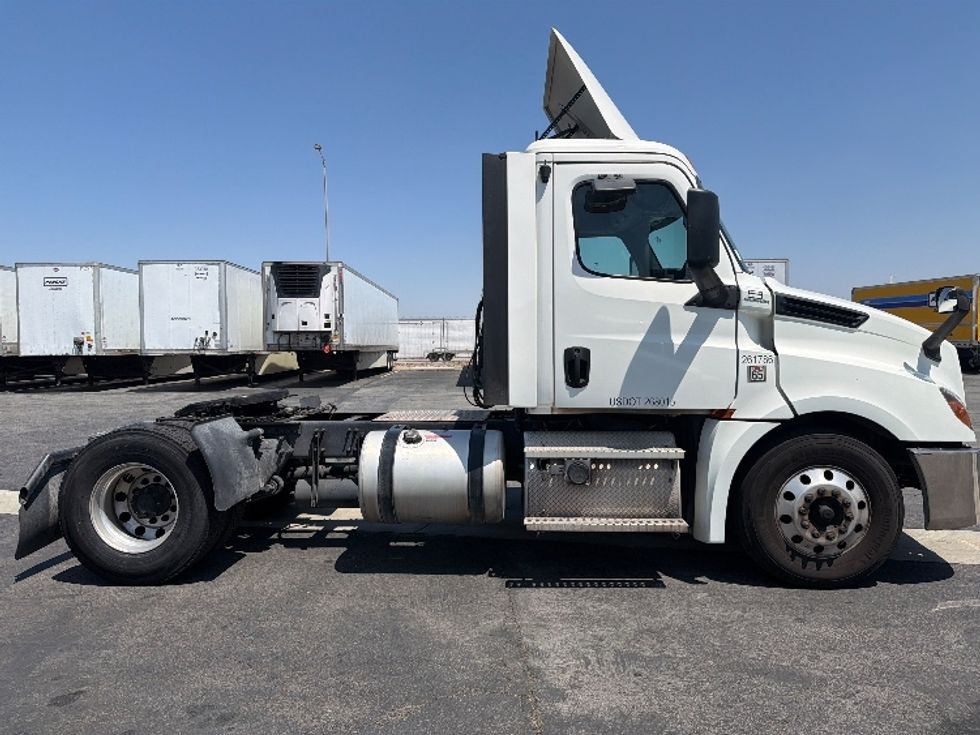 Day Cab Tractor-Heavy Duty Tractors-Freightliner-2019-T12642ST-Fontana-CA-266,467\n\t\tmiles-$ 44,250 - Image 8