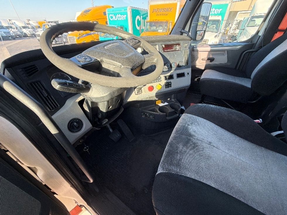 Day Cab Tractor-Heavy Duty Tractors-Freightliner-2019-T12642ST-Fontana-CA-424,317\n\t\tmiles-$ 37,750 - Image 10