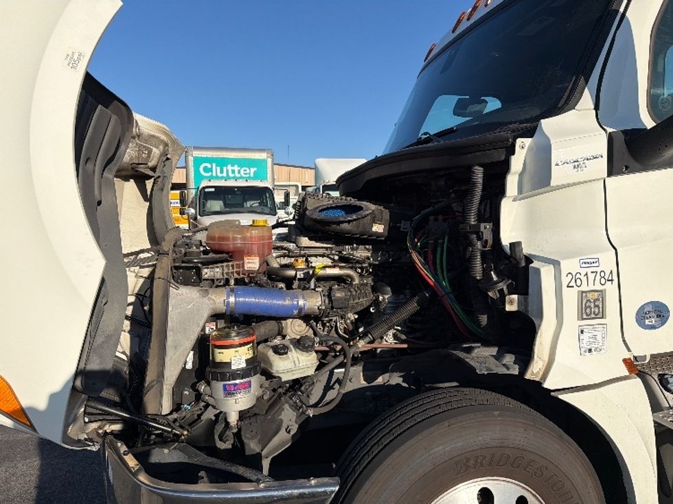 Day Cab Tractor-Heavy Duty Tractors-Freightliner-2019-T12642ST-Fontana-CA-424,317\n\t\tmiles-$ 37,750 - Image 16