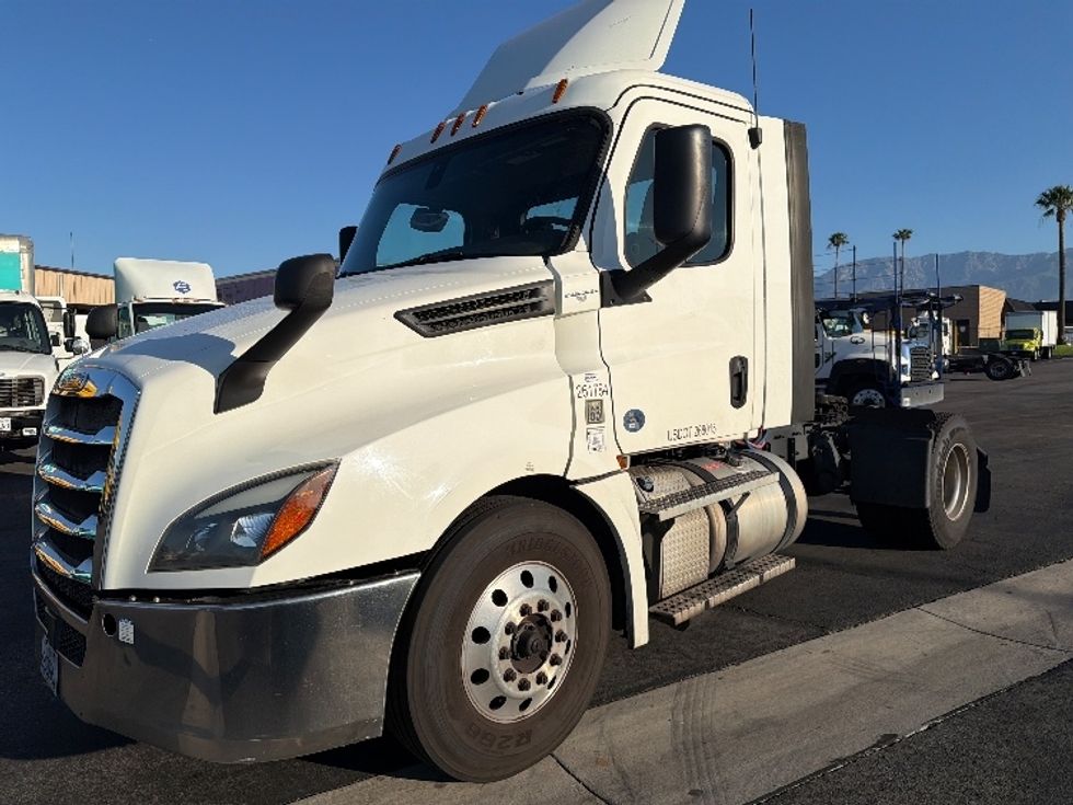 Day Cab Tractor-Heavy Duty Tractors-Freightliner-2019-T12642ST-Fontana-CA-424,317\n\t\tmiles-$ 37,750 - Image 3