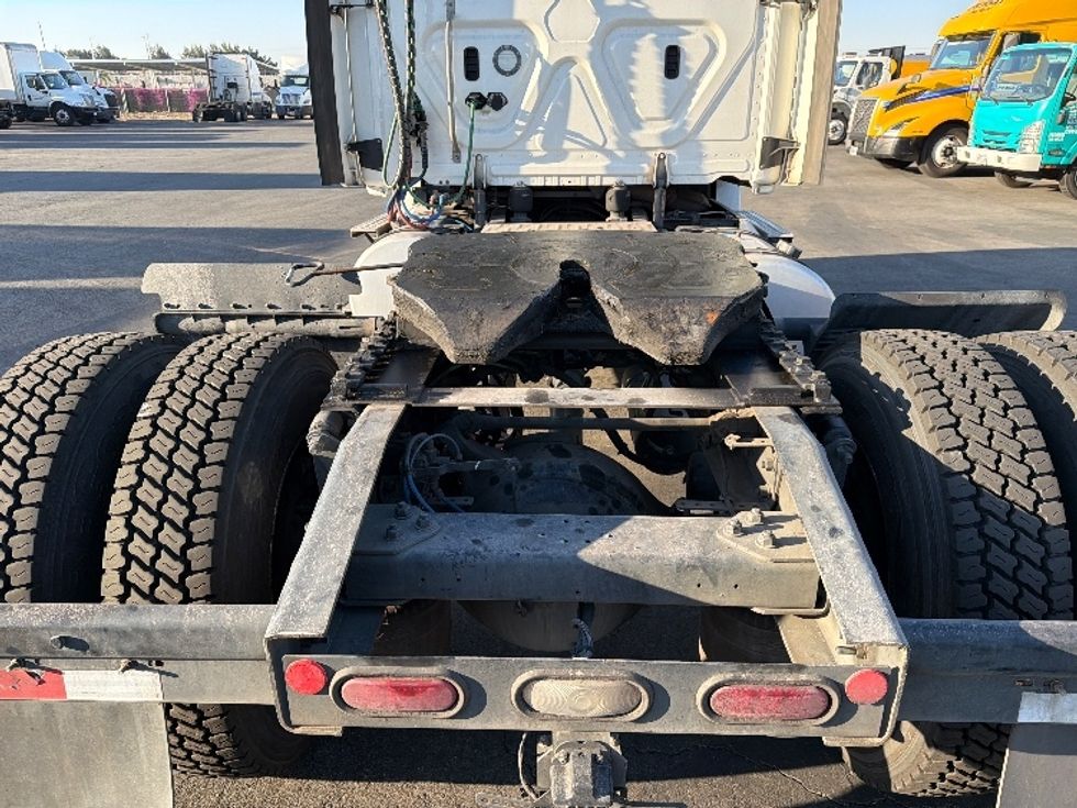 Day Cab Tractor-Heavy Duty Tractors-Freightliner-2019-T12642ST-Fontana-CA-424,317\n\t\tmiles-$ 37,750 - Image 6