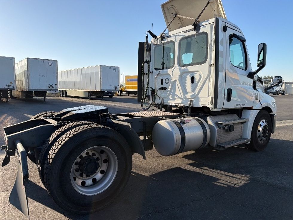 Day Cab Tractor-Heavy Duty Tractors-Freightliner-2019-T12642ST-Fontana-CA-424,317\n\t\tmiles-$ 37,750 - Image 7
