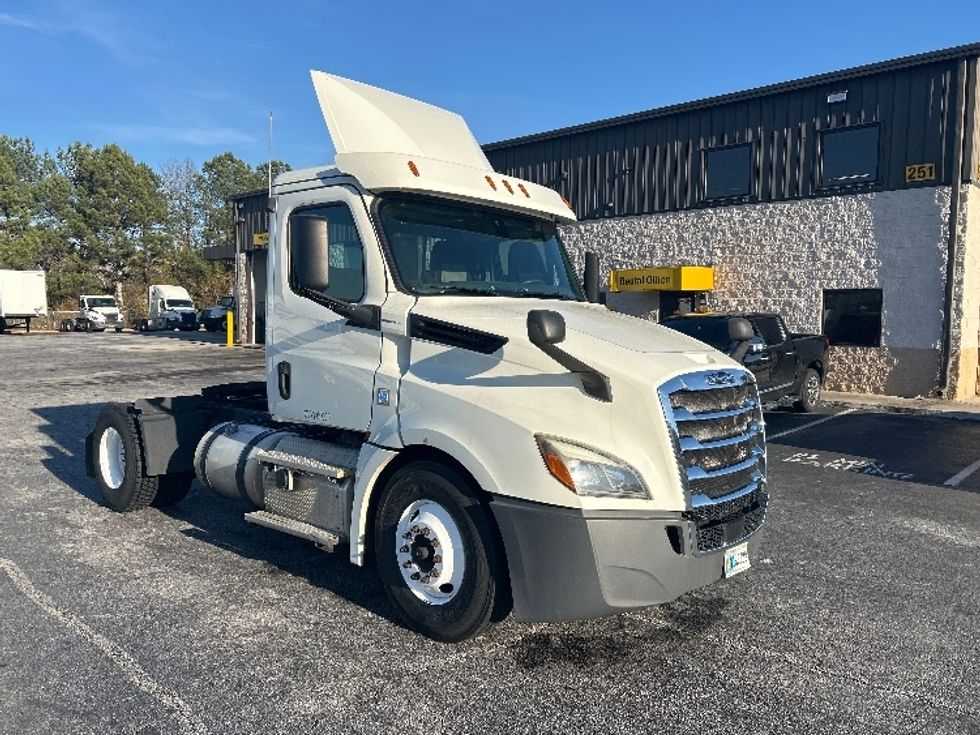 Day Cab Tractor-Heavy Duty Tractors-Freightliner-2019-T12642ST-Forest Park-GA-527,780\n\t\tmiles-$ 29,750 - Image 1