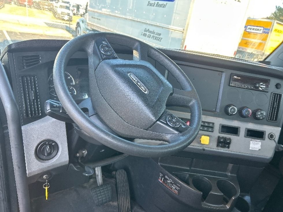 Day Cab Tractor-Heavy Duty Tractors-Freightliner-2019-T12642ST-Forest Park-GA-527,780\n\t\tmiles-$ 29,750 - Image 10