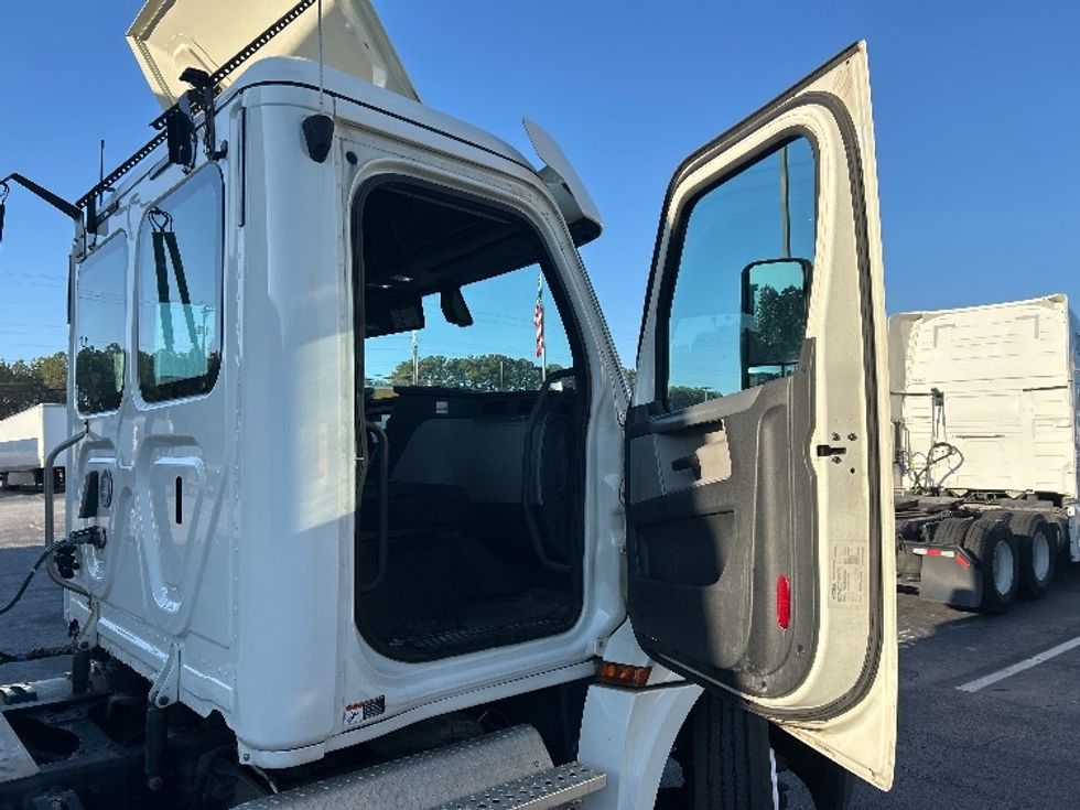 Day Cab Tractor-Heavy Duty Tractors-Freightliner-2019-T12642ST-Forest Park-GA-527,780\n\t\tmiles-$ 29,750 - Image 12