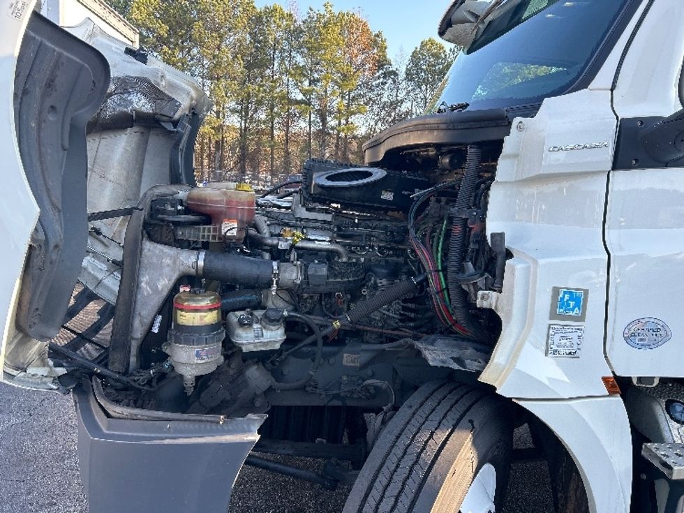 Day Cab Tractor-Heavy Duty Tractors-Freightliner-2019-T12642ST-Forest Park-GA-527,780\n\t\tmiles-$ 29,750 - Image 16