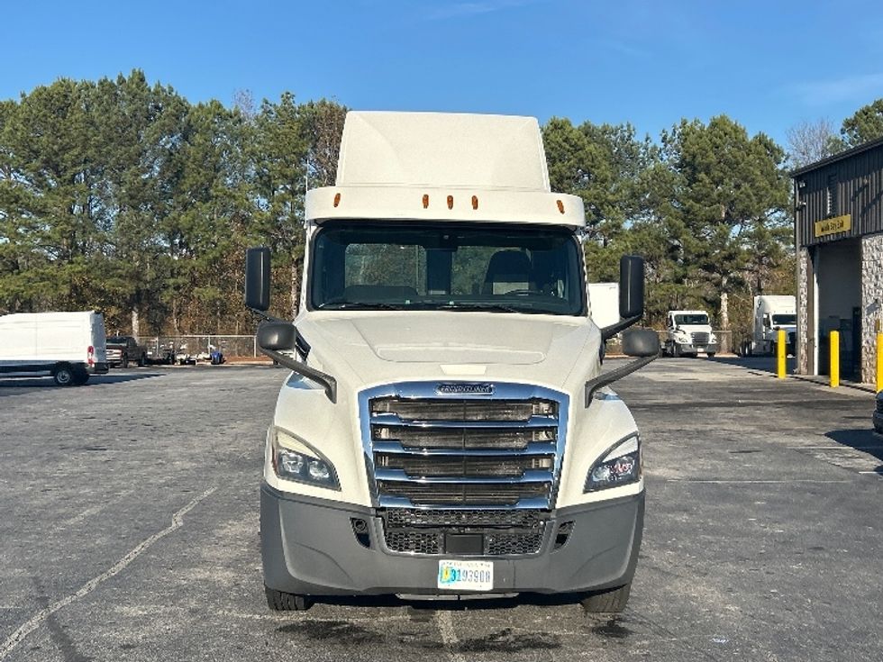 Day Cab Tractor-Heavy Duty Tractors-Freightliner-2019-T12642ST-Forest Park-GA-527,780\n\t\tmiles-$ 29,750 - Image 2