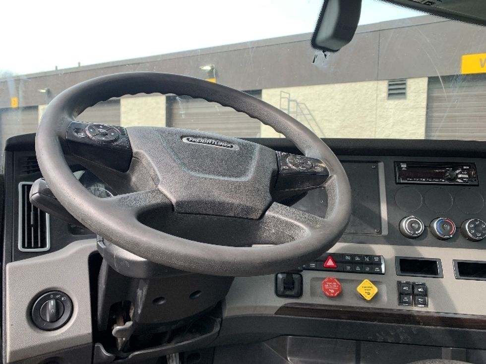 Day Cab Tractor-Heavy Duty Tractors-Freightliner-2019-T12642ST-Franklin-MA-525,633\n\t\tmiles-$ 34,000 - Image 11