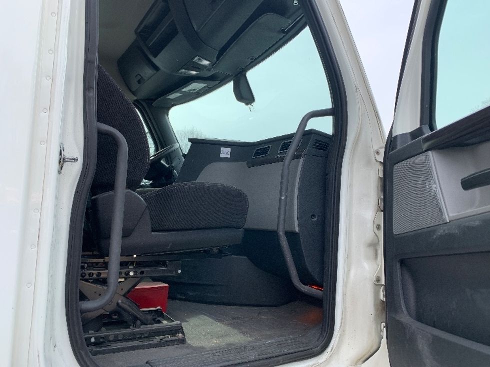 Day Cab Tractor-Heavy Duty Tractors-Freightliner-2019-T12642ST-Franklin-MA-525,633\n\t\tmiles-$ 34,000 - Image 12