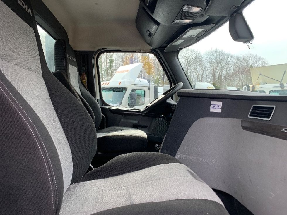 Day Cab Tractor-Heavy Duty Tractors-Freightliner-2019-T12642ST-Franklin-MA-525,633\n\t\tmiles-$ 34,000 - Image 14